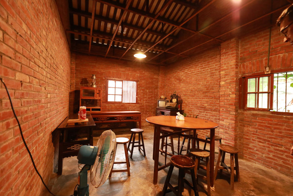 苗栗頭份傳統美食｜蘆竹湳古厝的灶腳。寵物友善餐廳、三合院吃古早味料理、台灣傳統古玩技藝體驗