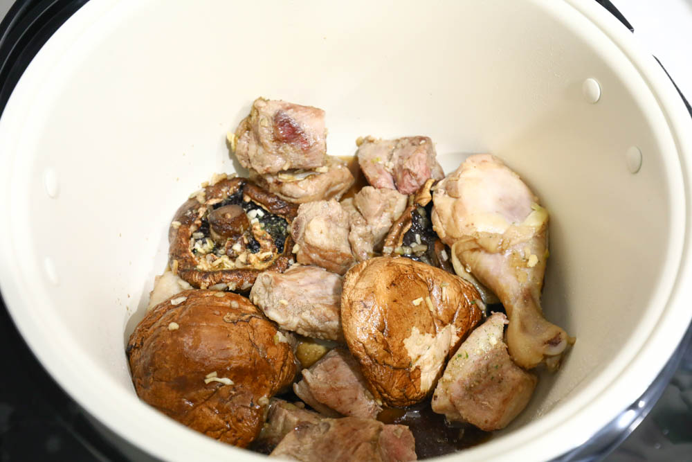 SANSUI山水智能萬用鍋SRC-H58，完勝電子鍋！開蓋熱炒煎烤、舒肥料理、高溫燉煮、蒸煮熬煮、麵糰發酵