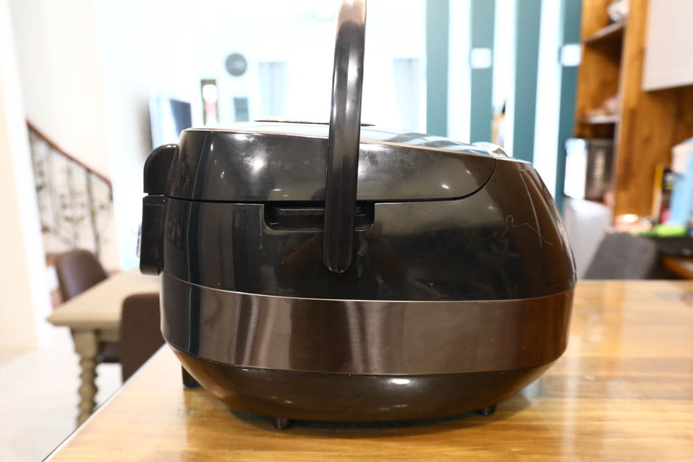 SANSUI山水智能萬用鍋SRC-H58，完勝電子鍋！開蓋熱炒煎烤、舒肥料理、高溫燉煮、蒸煮熬煮、麵糰發酵