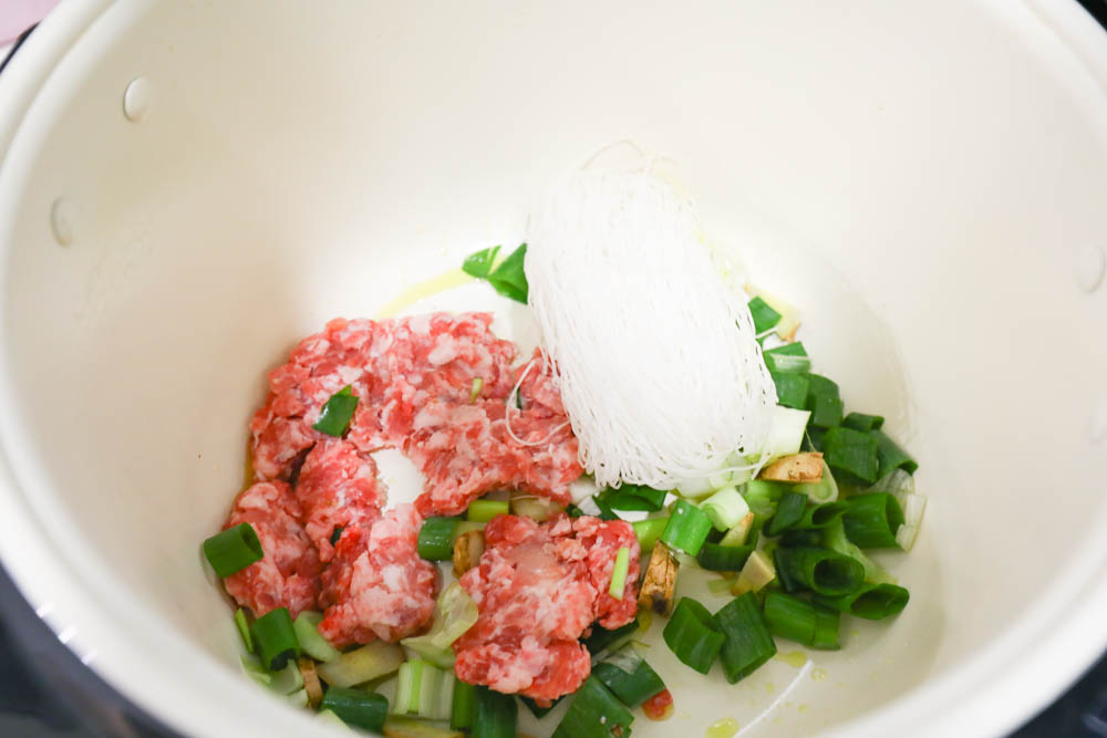 SANSUI山水智能萬用鍋SRC-H58，完勝電子鍋！開蓋熱炒煎烤、舒肥料理、高溫燉煮、蒸煮熬煮、麵糰發酵