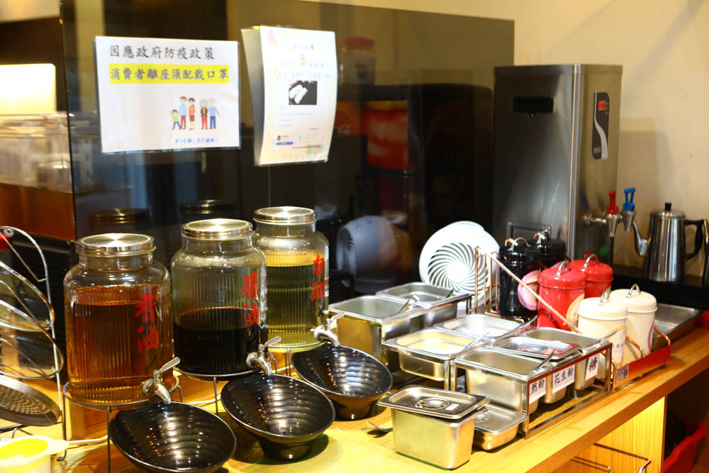 蘆洲美食｜蒙古紅鴛鴦麻辣火鍋吃到飽。正宗蒙古火鍋湯頭、上百種新鮮食材、寵物友善餐廳
