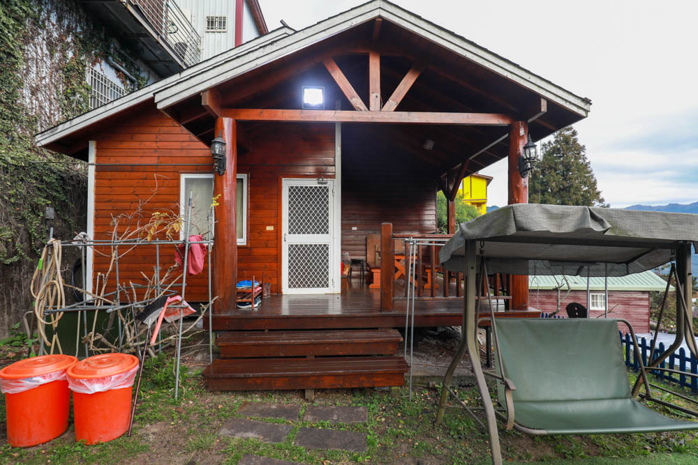 南投清境民宿推薦｜境星雲－藍天花園歐式景觀木屋、清境寵物友善民宿、博望新村入口處！