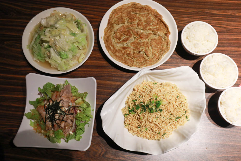 南投清境美食｜好雞婆土雞城餐廳。清境寵物友善餐廳、博望新村內、香草烤雞、熱炒山產、獨特包廂