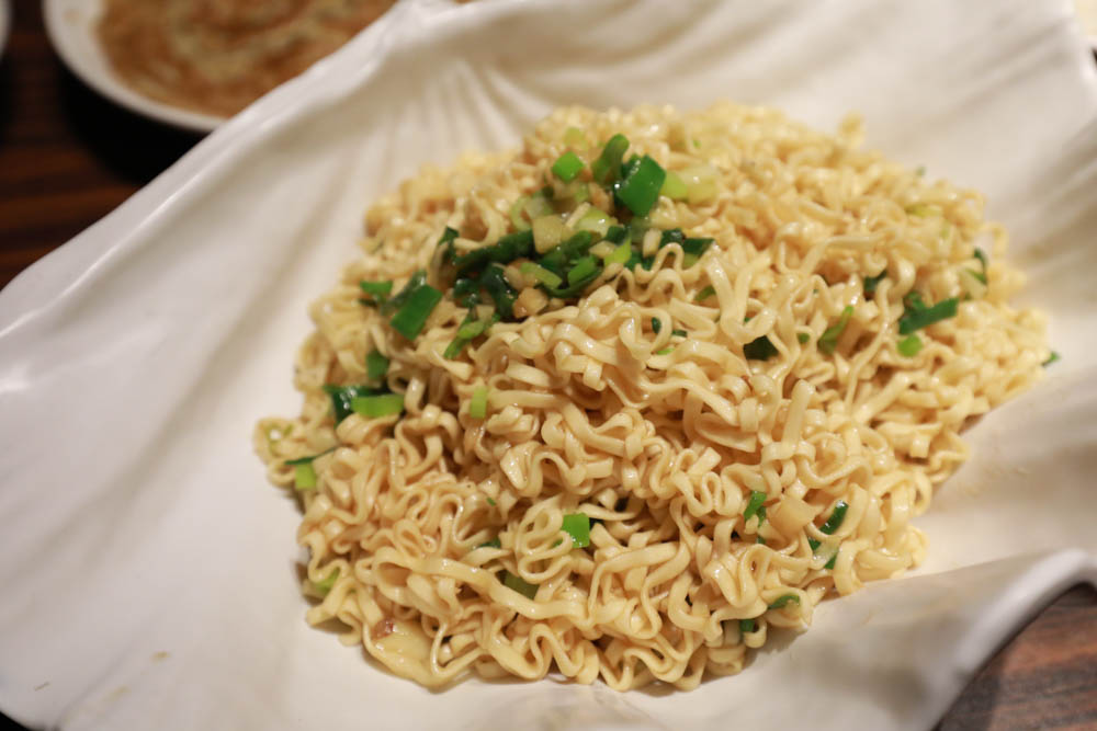 南投清境美食｜好雞婆土雞城餐廳。清境寵物友善餐廳、博望新村內、香草烤雞、熱炒山產、獨特包廂