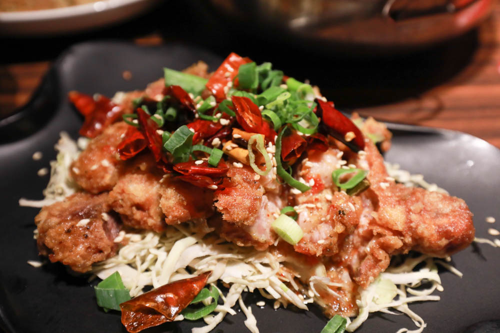 南投清境美食｜好雞婆土雞城餐廳。清境寵物友善餐廳、博望新村內、香草烤雞、熱炒山產、獨特包廂