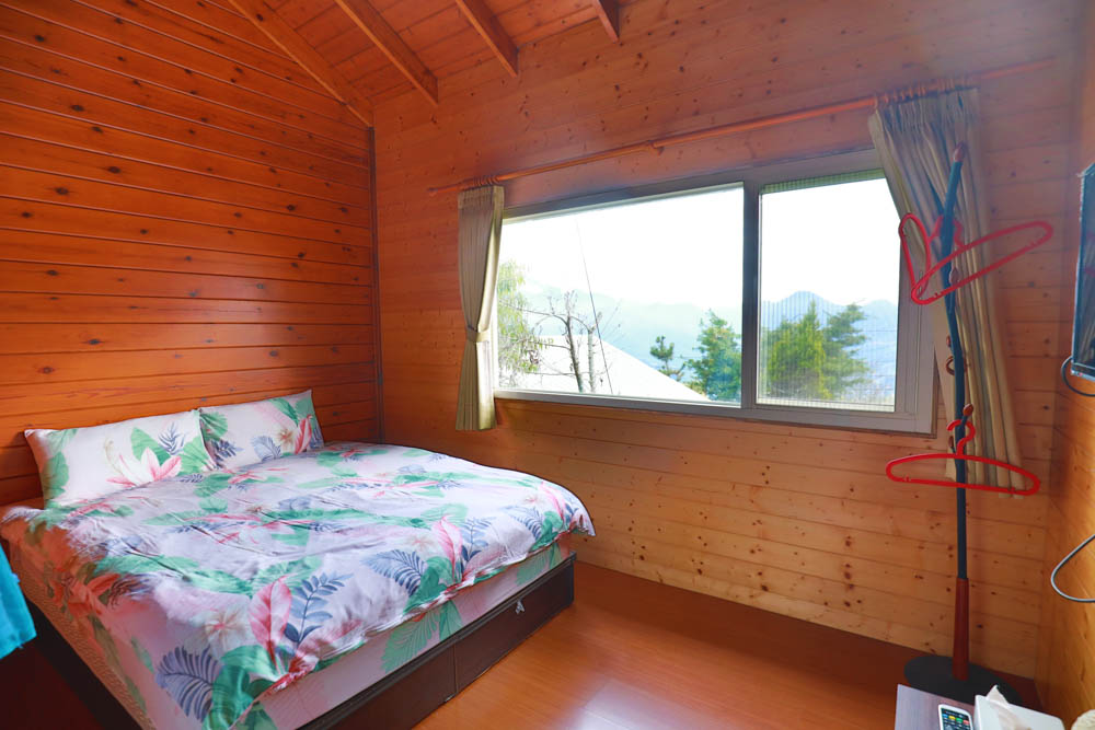 南投清境民宿推薦｜境星雲－藍天花園歐式景觀木屋、清境寵物友善民宿、博望新村入口處！