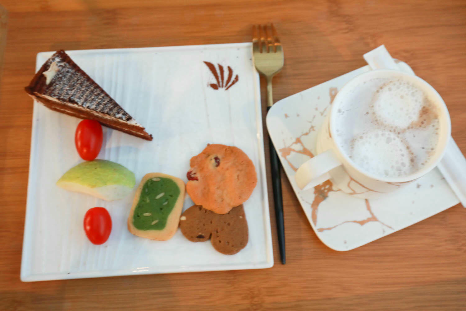 南投清境｜見晴花園渡假山莊。清境寵物友善民宿、星空樓中樓帳篷、懶人豪華露營、露營車、一泊三食