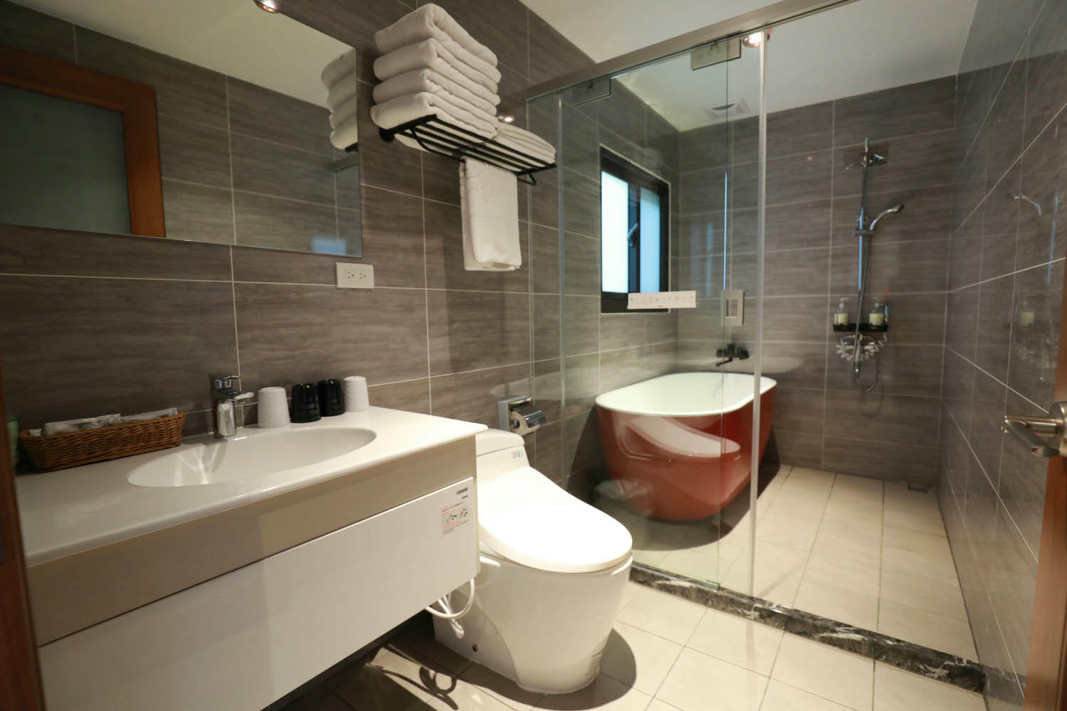 南投清境｜見晴花園渡假山莊。清境寵物友善民宿、星空樓中樓帳篷、懶人豪華露營、露營車、一泊三食