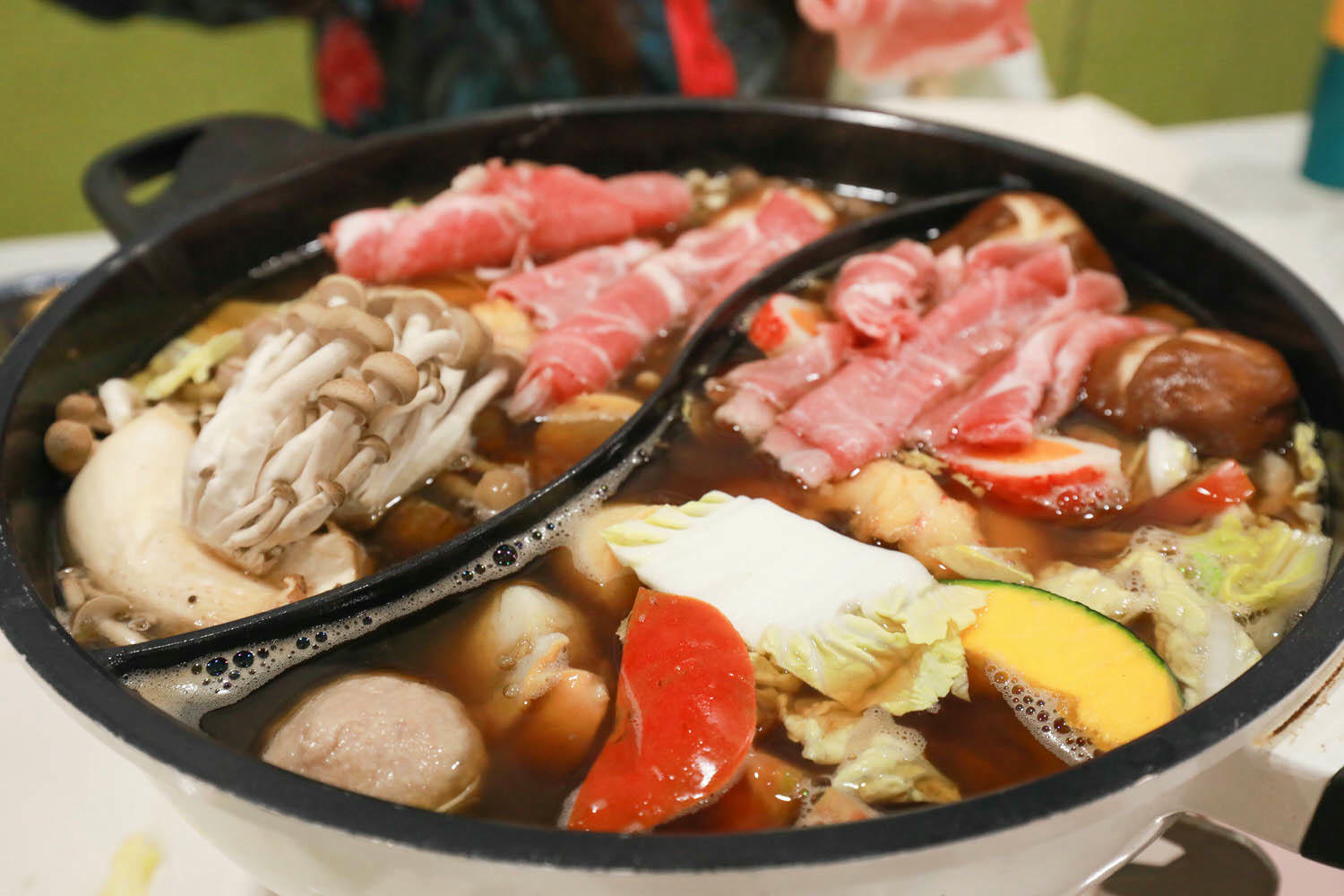 南投清境｜見晴花園渡假山莊。清境寵物友善民宿、星空樓中樓帳篷、懶人豪華露營、露營車、一泊三食