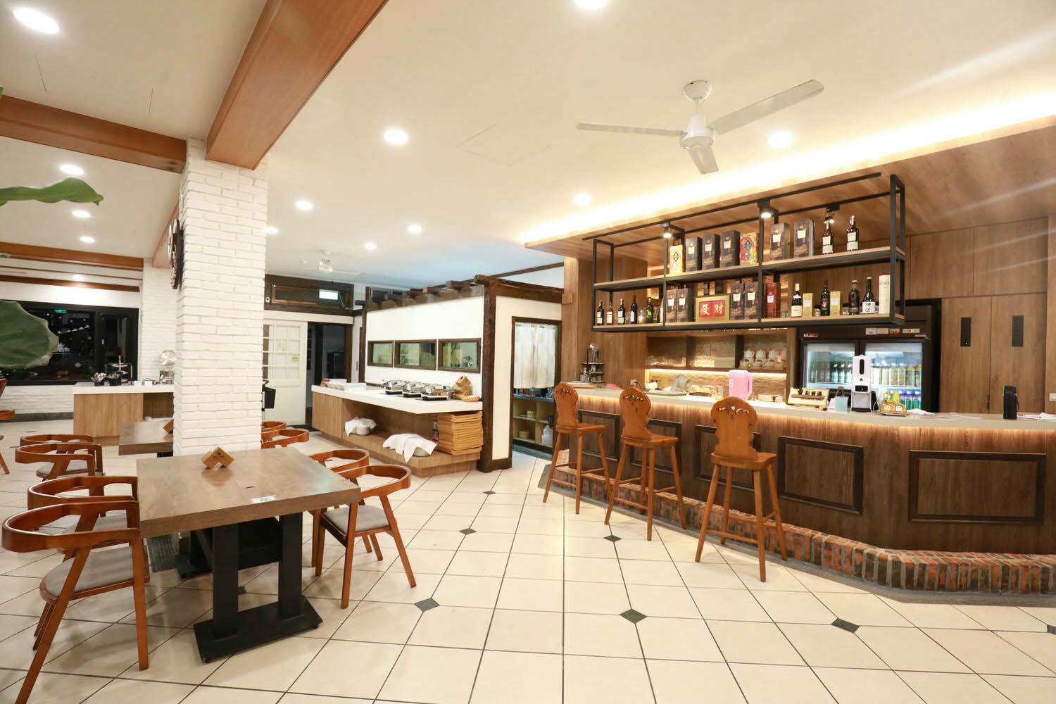 南投清境｜見晴花園渡假山莊。清境寵物友善民宿、星空樓中樓帳篷、懶人豪華露營、露營車、一泊三食