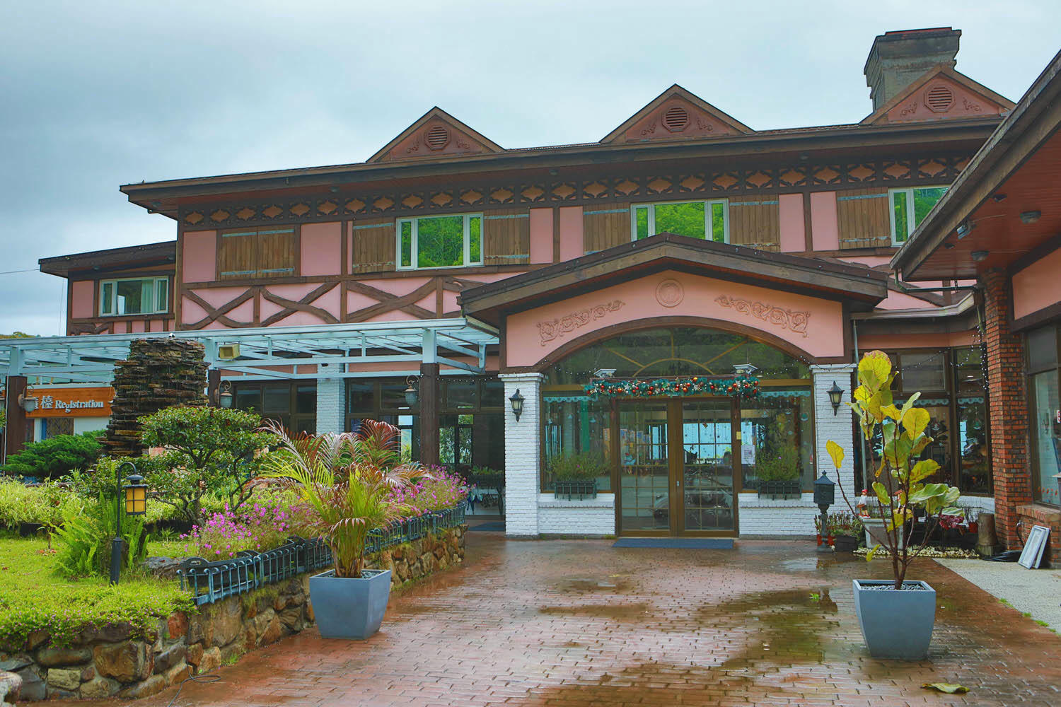 南投清境｜見晴花園渡假山莊。清境寵物友善民宿、星空樓中樓帳篷、懶人豪華露營、露營車、一泊三食