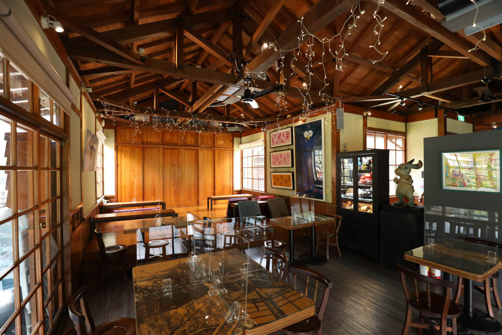 南投車埕｜隱茶STEAM。絕美日式茶屋、車埕貯木池畔旁、日式建築、湖畔景觀、戶外座位區可攜帶寵物、寵物友善