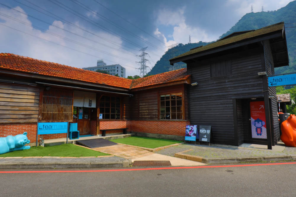 南投車埕｜隱茶STEAM。絕美日式茶屋、車埕貯木池畔旁、日式建築、湖畔景觀、戶外座位區可攜帶寵物、寵物友善