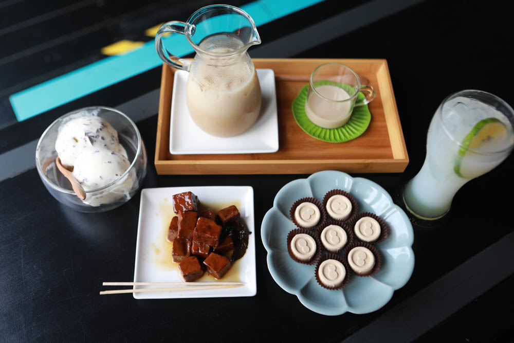 南投車埕｜隱茶STEAM。絕美日式茶屋、車埕貯木池畔旁、日式建築、湖畔景觀、戶外座位區可攜帶寵物、寵物友善