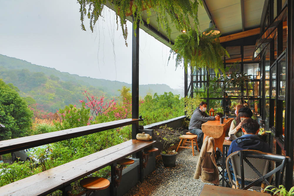 台北｜陽明山野人花園SAVAGE GARDEN。森林系景觀玻璃屋咖啡廳、陽明山景觀餐廳、台北寵物友善餐廳