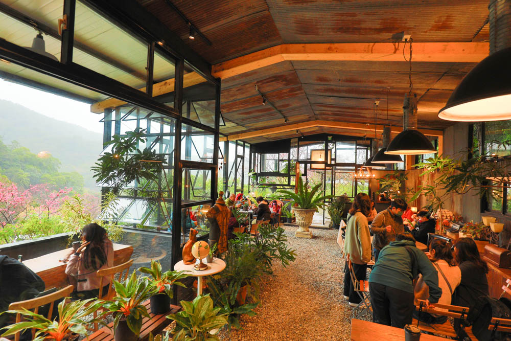 台北｜陽明山野人花園SAVAGE GARDEN。森林系景觀玻璃屋咖啡廳、陽明山景觀餐廳、台北寵物友善餐廳
