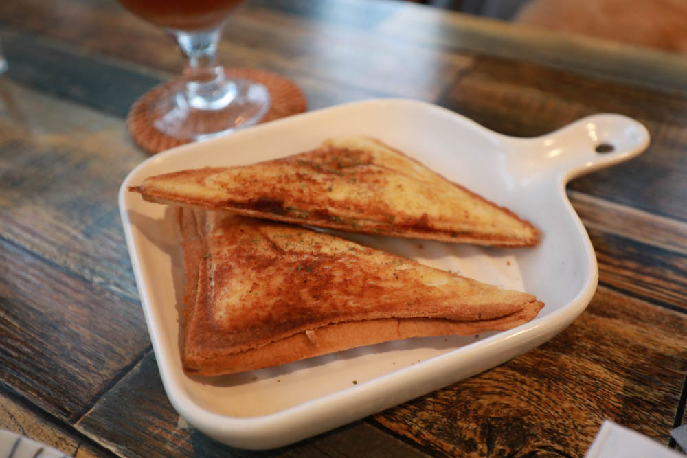 台北大直美食|野草咖啡Green room Cafe。台北寵物友善餐廳、森林系玻璃屋咖啡廳、實踐大學旁 - 第23張圖 台北大直美食|野草咖啡Green room Cafe。台北寵物友善餐廳、森林系玻璃屋咖啡廳、實踐大學旁