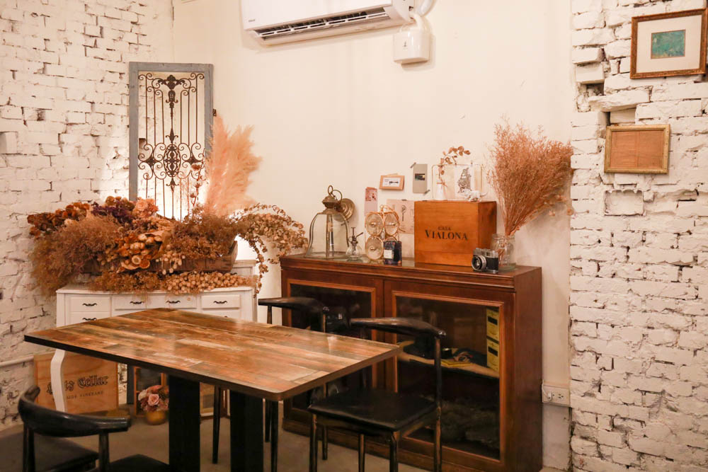 台北大直美食|野草咖啡Green room Cafe。台北寵物友善餐廳、森林系玻璃屋咖啡廳、實踐大學旁 - 第9張圖 台北大直美食|野草咖啡Green room Cafe。台北寵物友善餐廳、森林系玻璃屋咖啡廳、實踐大學旁