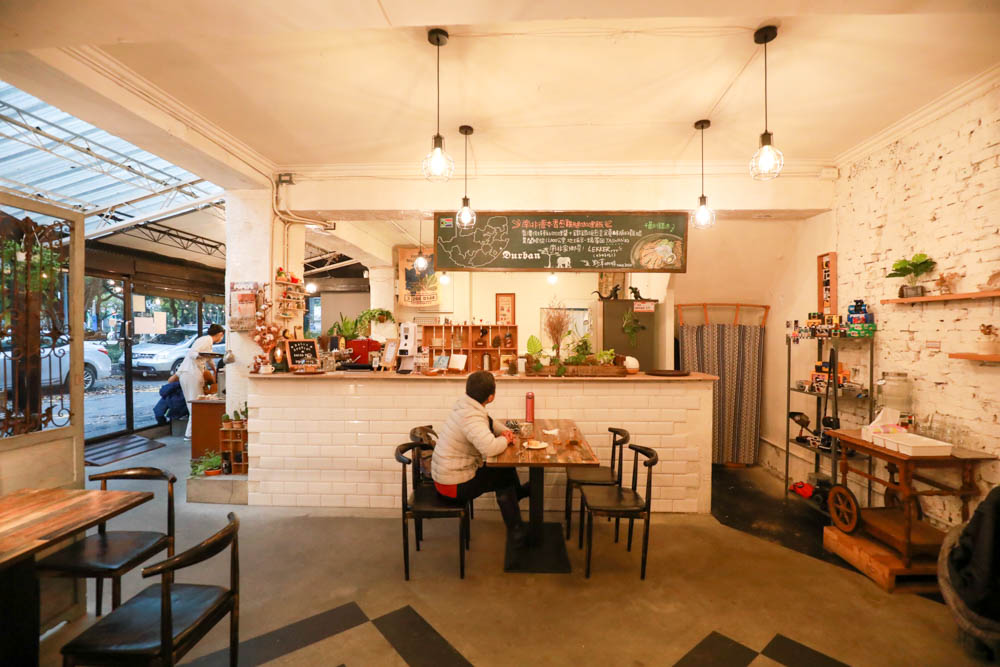 台北大直美食|野草咖啡Green room Cafe。台北寵物友善餐廳、森林系玻璃屋咖啡廳、實踐大學旁 - 第6張圖 台北大直美食|野草咖啡Green room Cafe。台北寵物友善餐廳、森林系玻璃屋咖啡廳、實踐大學旁