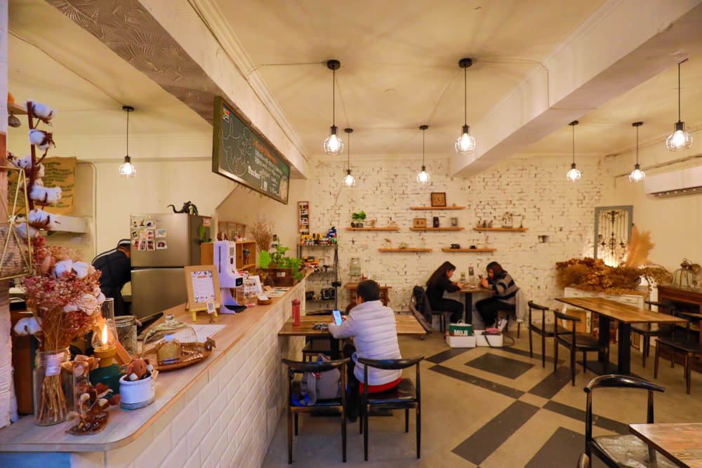 台北大直美食|野草咖啡Green room Cafe。台北寵物友善餐廳、森林系玻璃屋咖啡廳、實踐大學旁 - 第7張圖 台北大直美食|野草咖啡Green room Cafe。台北寵物友善餐廳、森林系玻璃屋咖啡廳、實踐大學旁