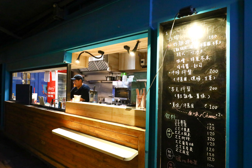 墾丁恆春美食|鈕扣倉庫。露天廢墟酒吧、墾丁夜生活、寵物友善餐廳 - 第18張圖 墾丁恆春美食|鈕扣倉庫。露天廢墟酒吧、墾丁夜生活、寵物友善餐廳
