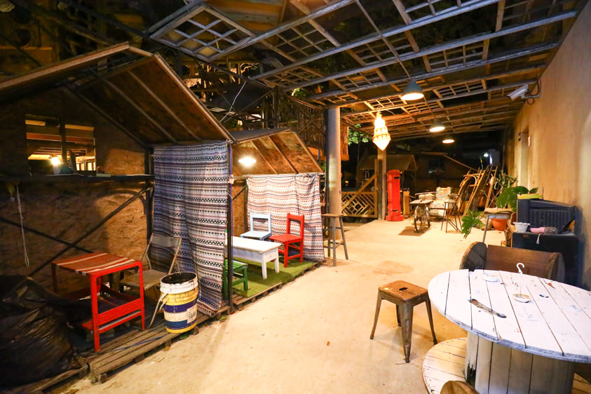 墾丁恆春美食|鈕扣倉庫。露天廢墟酒吧、墾丁夜生活、寵物友善餐廳 - 第10張圖 墾丁恆春美食|鈕扣倉庫。露天廢墟酒吧、墾丁夜生活、寵物友善餐廳