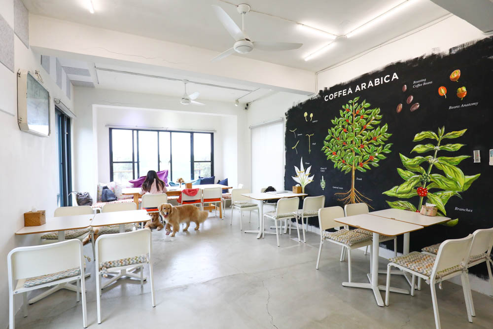淡水景觀咖啡廳｜錘子咖啡烘焙坊Twi A Coffee Roasters、鄰近三芝北海岸、秘境別墅寬敞絕美庭院、職人手沖咖啡、寵物友善餐廳