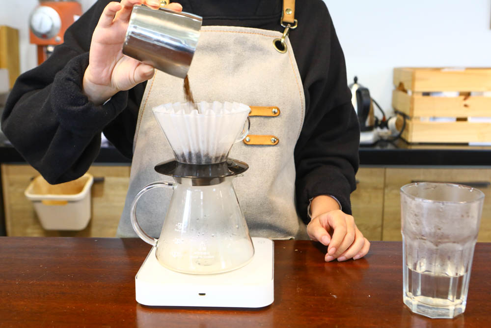 淡水景觀咖啡廳｜錘子咖啡烘焙坊Twi A Coffee Roasters、鄰近三芝北海岸、秘境別墅寬敞絕美庭院、職人手沖咖啡、寵物友善餐廳