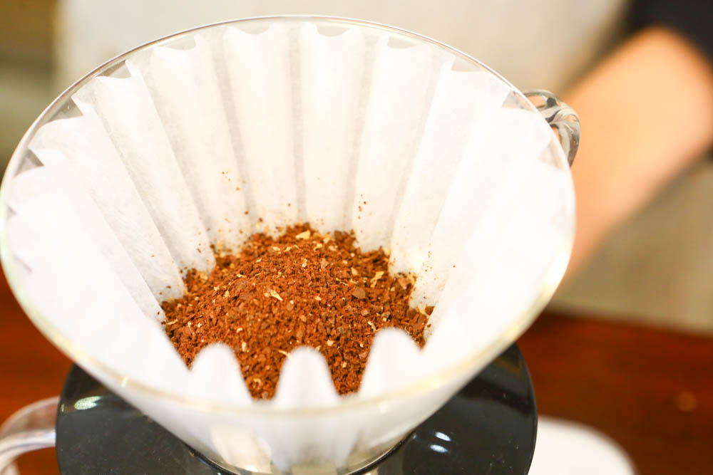 淡水景觀咖啡廳｜錘子咖啡烘焙坊Twi A Coffee Roasters、鄰近三芝北海岸、秘境別墅寬敞絕美庭院、職人手沖咖啡、寵物友善餐廳