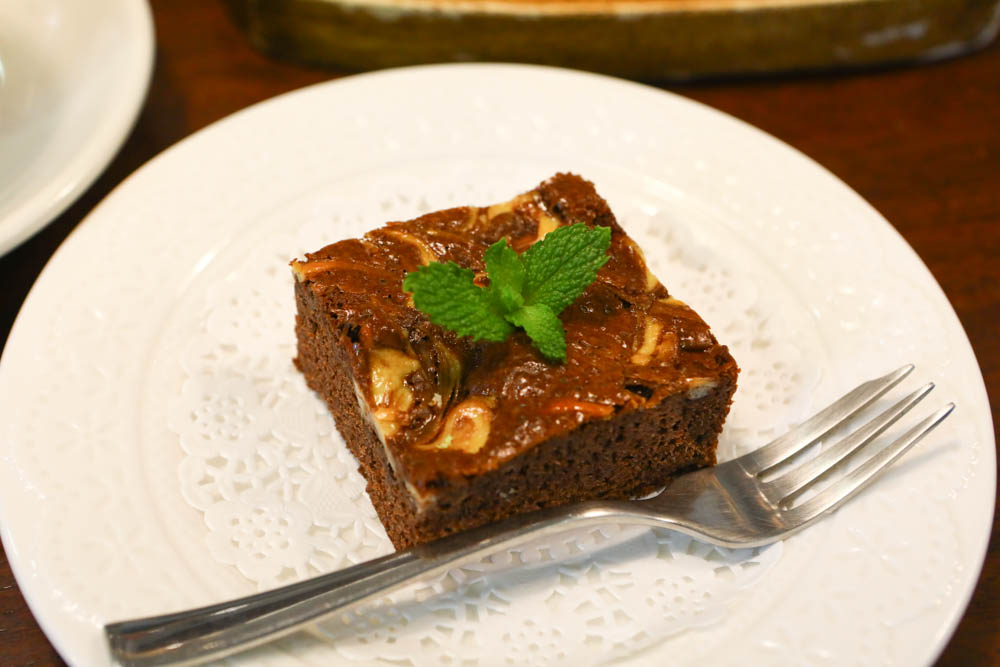 淡水景觀咖啡廳｜錘子咖啡烘焙坊Twi A Coffee Roasters、鄰近三芝北海岸、秘境別墅寬敞絕美庭院、職人手沖咖啡、寵物友善餐廳