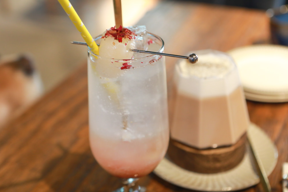 台北內湖美食｜GUMGUM NOT ONLY BEER & WINGS 雞翅啤酒吧。寵物友善餐廳、森林系玻璃屋餐酒館