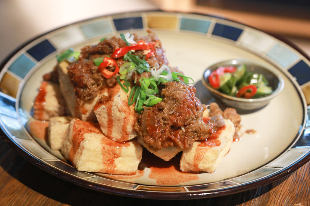 台北內湖美食｜GUMGUM NOT ONLY BEER & WINGS 雞翅啤酒吧。寵物友善餐廳、森林系玻璃屋餐酒館