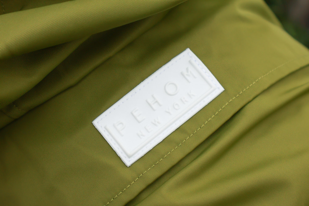 毛孩群島選品電商首推｜可調節防潑水魔術氈雨衣。讓你的毛孩時髦出行、方便快速穿脫、雨天出門保持乾淨清爽