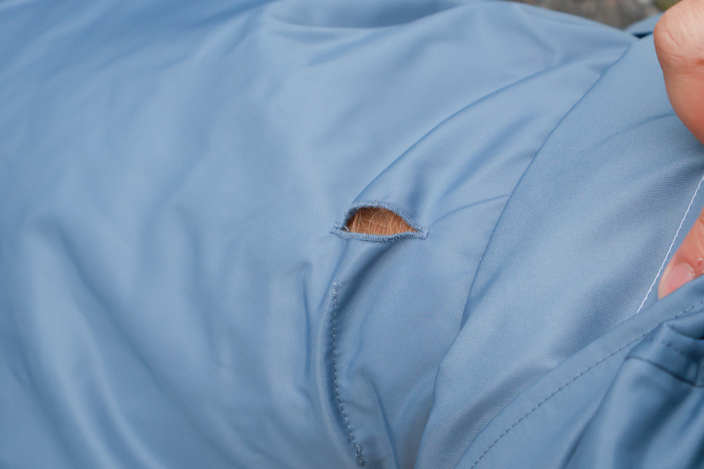 毛孩群島選品電商首推｜可調節防潑水魔術氈雨衣。讓你的毛孩時髦出行、方便快速穿脫、雨天出門保持乾淨清爽