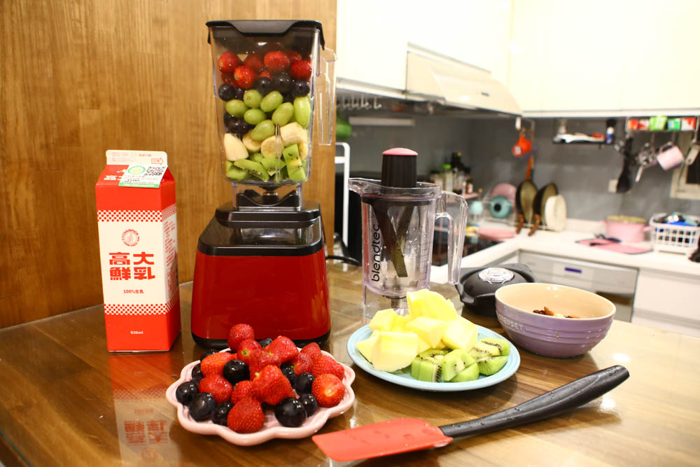 廚房家電好物開箱|美國 Blendtec 高效能食物調理機 Designer 650。食物攪碎機、濃湯豆漿、寵物鮮食、切菜打泥輕鬆上手 - 第1張圖 廚房家電好物開箱|美國 Blendtec 高效能食物調理機 Designer 650。食物攪碎機、濃湯豆漿、寵物鮮食、切菜打泥輕鬆上手