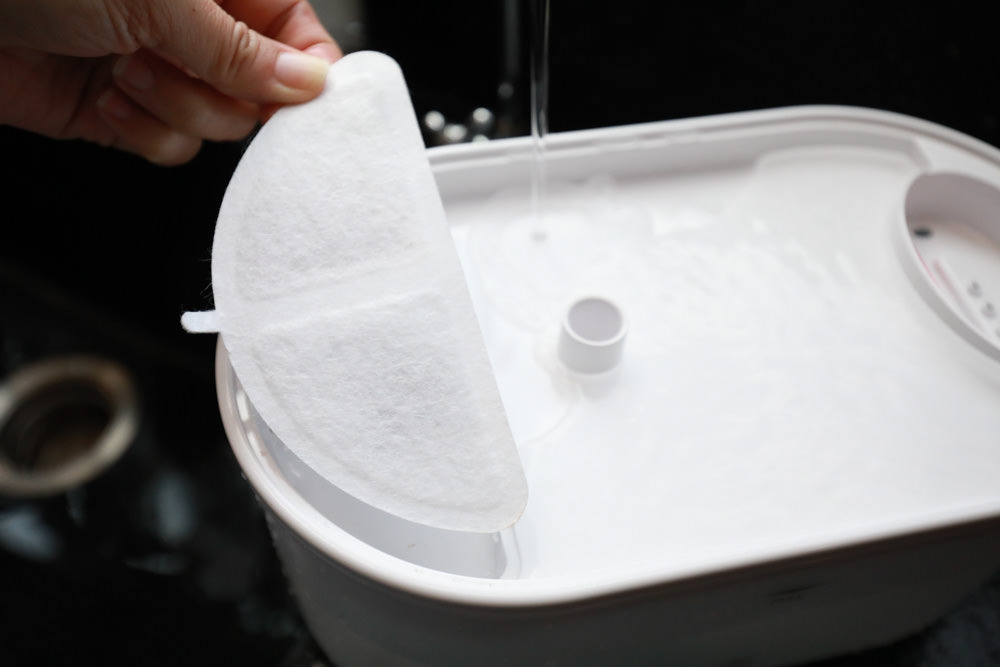 eterno紫外光無線寵物飲水機｜寵物智能飲水機、紫外線滅菌、分離式控制器充電清洗更方便、防水無線設計！！