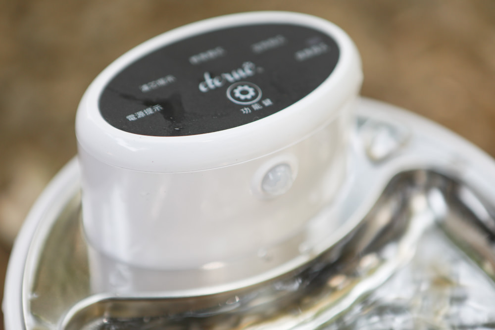 eterno紫外光無線寵物飲水機｜寵物智能飲水機、紫外線滅菌、分離式控制器充電清洗更方便、防水無線設計！！