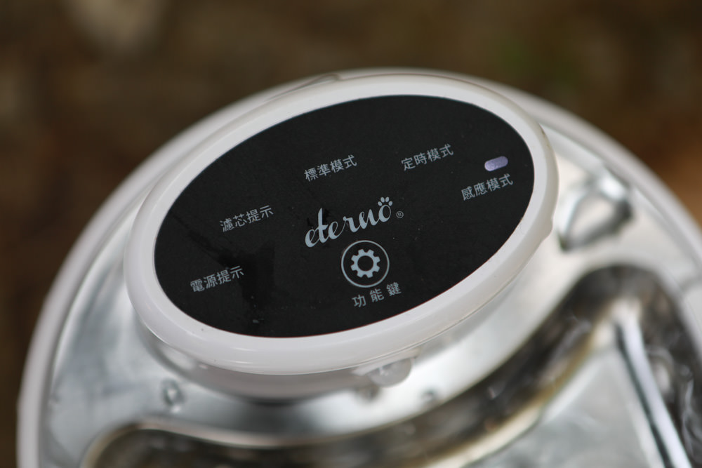 eterno紫外光無線寵物飲水機｜寵物智能飲水機、紫外線滅菌、分離式控制器充電清洗更方便、防水無線設計！！