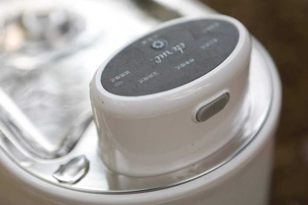 eterno紫外光無線寵物飲水機｜寵物智能飲水機、紫外線滅菌、分離式控制器充電清洗更方便、防水無線設計！！