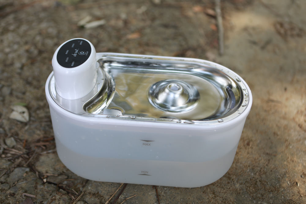 eterno紫外光無線寵物飲水機｜寵物智能飲水機、紫外線滅菌、分離式控制器充電清洗更方便、防水無線設計！！