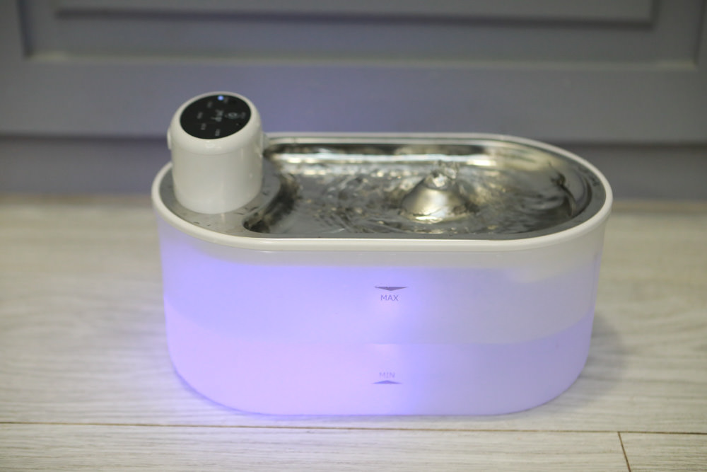 eterno紫外光無線寵物飲水機｜寵物智能飲水機、紫外線滅菌、分離式控制器充電清洗更方便、防水無線設計！！