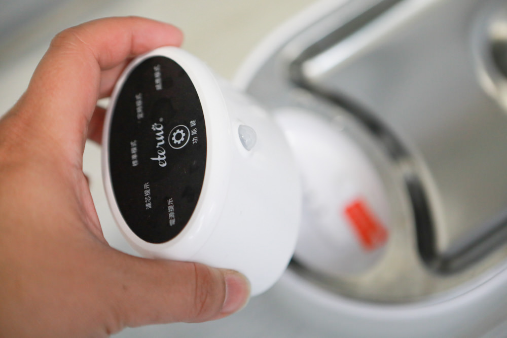 eterno紫外光無線寵物飲水機｜寵物智能飲水機、紫外線滅菌、分離式控制器充電清洗更方便、防水無線設計！！