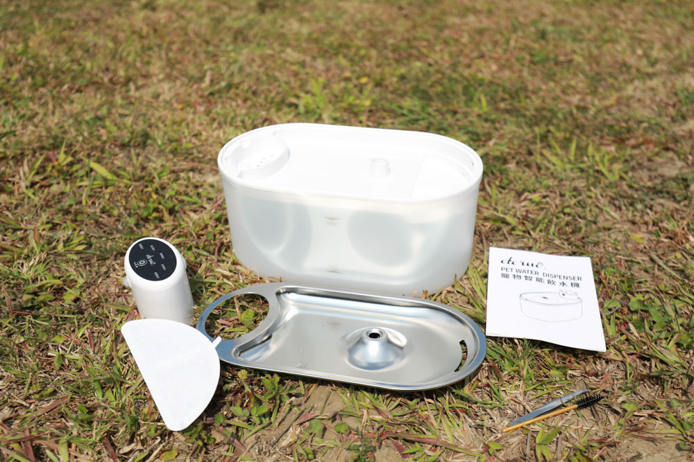 eterno紫外光無線寵物飲水機｜寵物智能飲水機、紫外線滅菌、分離式控制器充電清洗更方便、防水無線設計！！