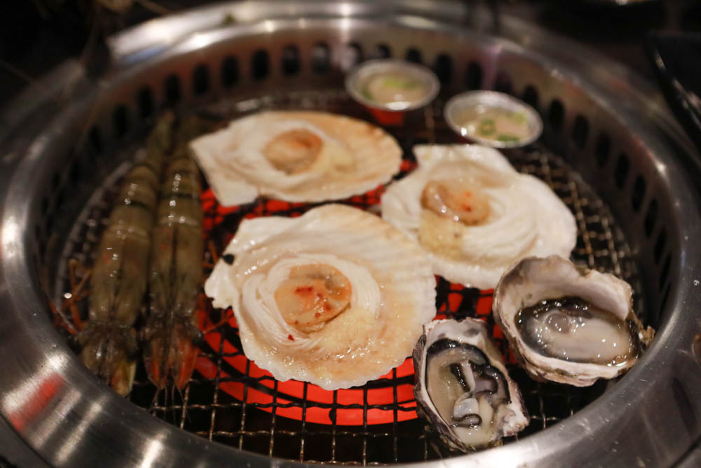 新莊美食|饗醬燒肉日式火烤燒肉吃到飽~新莊民安店。頂級和牛手臂蝦生猛海鮮吃到飽、寵物友善餐廳、生啤酒無限暢飲 - 第37張圖 新莊美食|饗醬燒肉日式火烤燒肉吃到飽~新莊民安店。頂級和牛手臂蝦生猛海鮮吃到飽、寵物友善餐廳、生啤酒無限暢飲