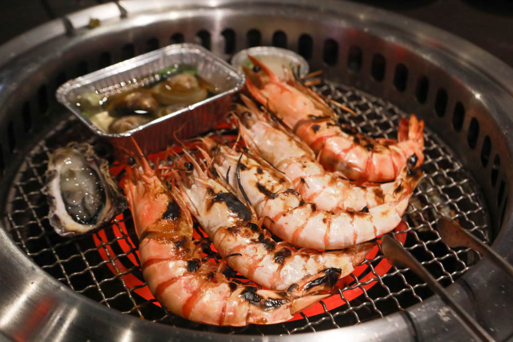 新莊美食|饗醬燒肉日式火烤燒肉吃到飽~新莊民安店。頂級和牛手臂蝦生猛海鮮吃到飽、寵物友善餐廳、生啤酒無限暢飲 - 第36張圖 新莊美食|饗醬燒肉日式火烤燒肉吃到飽~新莊民安店。頂級和牛手臂蝦生猛海鮮吃到飽、寵物友善餐廳、生啤酒無限暢飲
