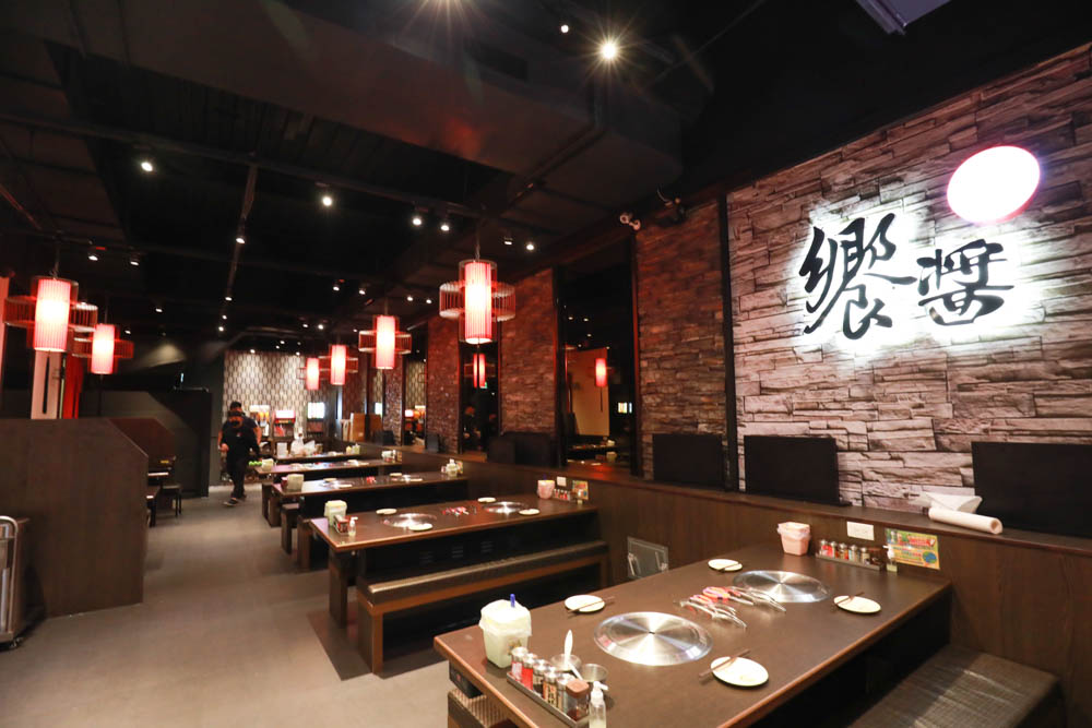 新莊美食|饗醬燒肉日式火烤燒肉吃到飽~新莊民安店。頂級和牛手臂蝦生猛海鮮吃到飽、寵物友善餐廳、生啤酒無限暢飲 - 第6張圖 新莊美食|饗醬燒肉日式火烤燒肉吃到飽~新莊民安店。頂級和牛手臂蝦生猛海鮮吃到飽、寵物友善餐廳、生啤酒無限暢飲