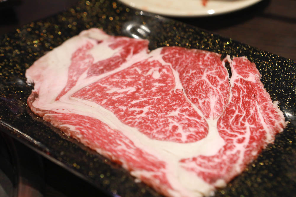 新莊美食|饗醬燒肉日式火烤燒肉吃到飽~新莊民安店。頂級和牛手臂蝦生猛海鮮吃到飽、寵物友善餐廳、生啤酒無限暢飲 - 第21張圖 新莊美食|饗醬燒肉日式火烤燒肉吃到飽~新莊民安店。頂級和牛手臂蝦生猛海鮮吃到飽、寵物友善餐廳、生啤酒無限暢飲