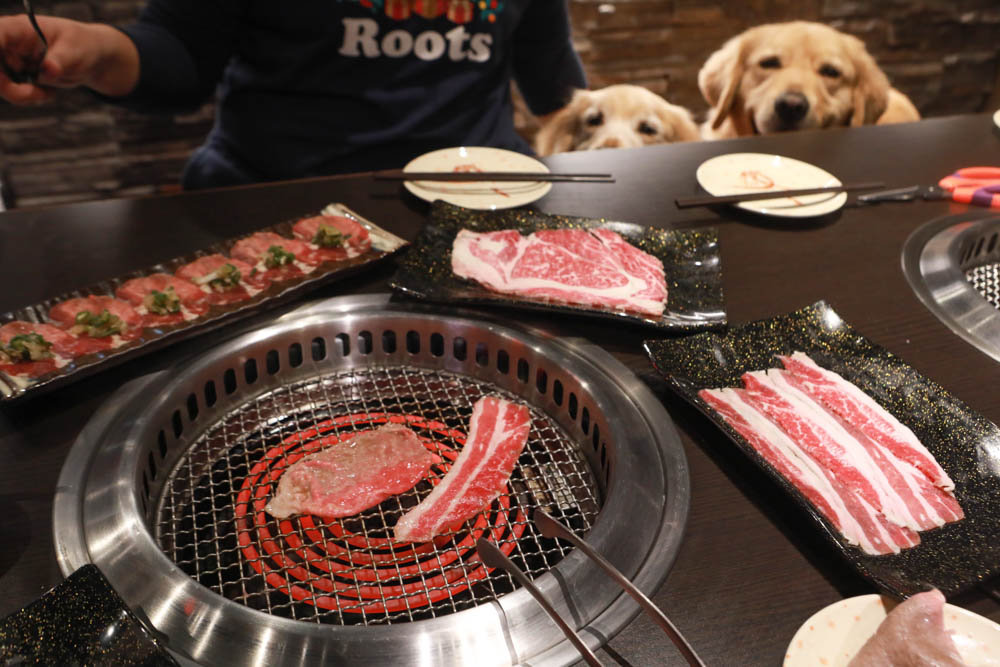 新莊美食|饗醬燒肉日式火烤燒肉吃到飽~新莊民安店。頂級和牛手臂蝦生猛海鮮吃到飽、寵物友善餐廳、生啤酒無限暢飲 - 第17張圖 新莊美食|饗醬燒肉日式火烤燒肉吃到飽~新莊民安店。頂級和牛手臂蝦生猛海鮮吃到飽、寵物友善餐廳、生啤酒無限暢飲