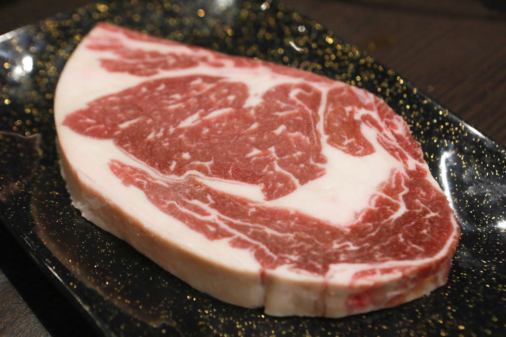 新莊美食|饗醬燒肉日式火烤燒肉吃到飽~新莊民安店。頂級和牛手臂蝦生猛海鮮吃到飽、寵物友善餐廳、生啤酒無限暢飲 - 第30張圖 新莊美食|饗醬燒肉日式火烤燒肉吃到飽~新莊民安店。頂級和牛手臂蝦生猛海鮮吃到飽、寵物友善餐廳、生啤酒無限暢飲