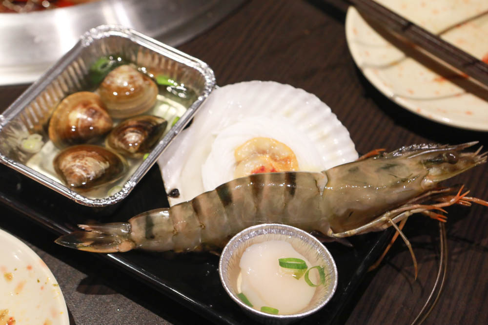 新莊美食|饗醬燒肉日式火烤燒肉吃到飽~新莊民安店。頂級和牛手臂蝦生猛海鮮吃到飽、寵物友善餐廳、生啤酒無限暢飲 - 第33張圖 新莊美食|饗醬燒肉日式火烤燒肉吃到飽~新莊民安店。頂級和牛手臂蝦生猛海鮮吃到飽、寵物友善餐廳、生啤酒無限暢飲